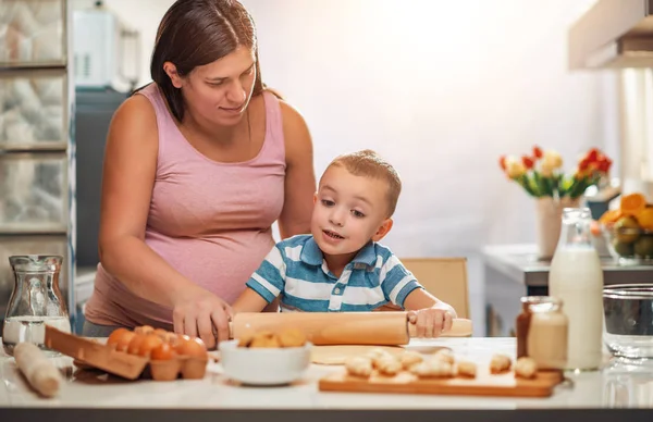 Tiempo en familia en la cocina — Foto de Stock