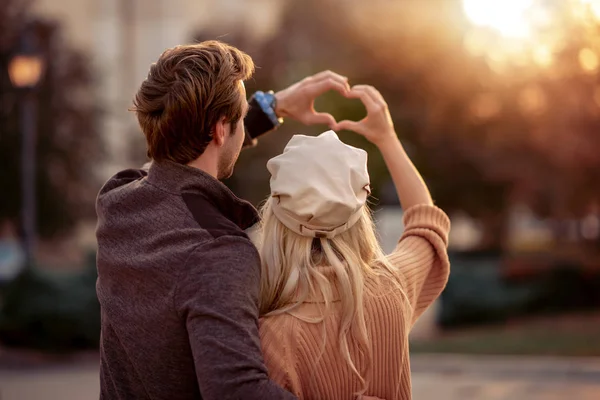 Beau Couple Romantique Jouissant Plein Soleil — Photo