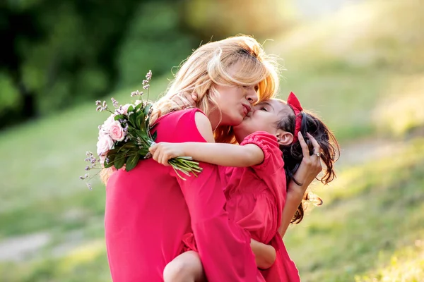Mother Holding Her Daughter Playing Park Summer Day — Stock Photo, Image