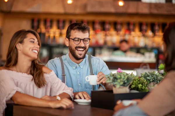 Älskade Par Som Har Kul Tillsammans Caféet Dricker Kaffe — Stockfoto