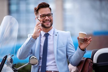 Yakışıklı bir iş adamı portresi..