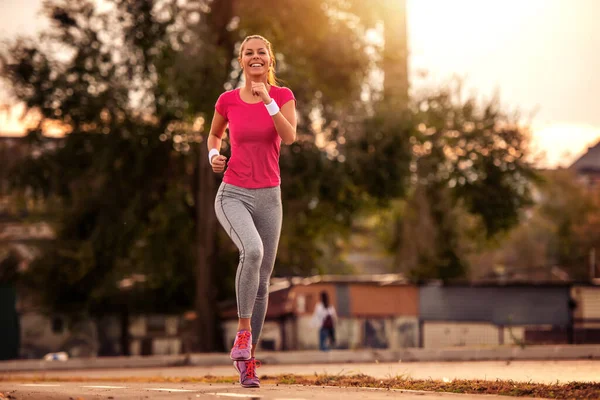 Laufende Frau Weibliches Fitnessmodel Training Freien — Stockfoto