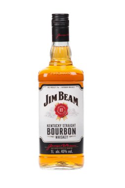 VARNA, BULGARIA - 17 Ağustos 2016: Beyazın üzerinde izole edilmiş bir şişe Jim Beam Bourbon 'un fotoğrafı. Jim Beam, Clermont, Kentucky 'de üretilen bir Amerikan viskisidir..