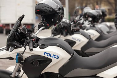  Yeni polis motosiklet sokakta satır