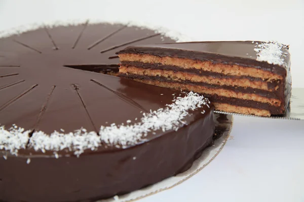 Delicioso Pastel Chocolate Con Una Sola Pieza Cortada Todo Pastel — Foto de Stock