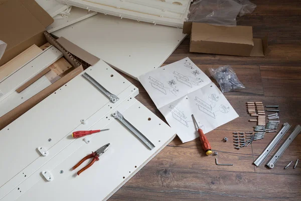 Möbelmontageteile Und Werkzeuge Zur Selbstmontage Von Möbeln Auf Dem Fußboden — Stockfoto