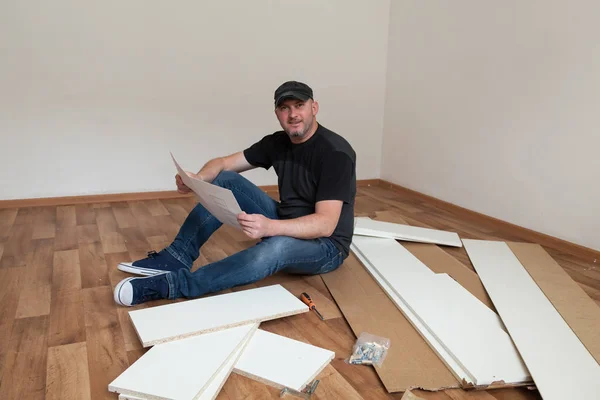 Man Dressed Casual Assembling Furniture New House Carpenter Repair Assembling — Stock Photo, Image