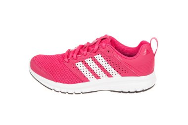 Varna, Bulgaristan - 17 Mayıs 2018: Adidas Madoru spor ayakkabı. Ürün vurdu. Adidas spor ayakkabı, giyim ve aksesuarları üreten ve tasarımları Alman bir kuruluştur