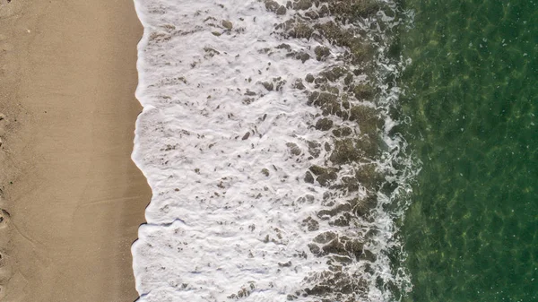 Top View Landscape Scene Waves Crashing Empty Tropical Beach — Stock Photo, Image