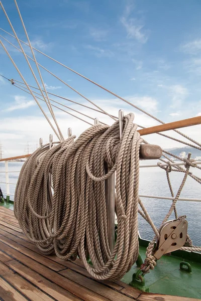 Seile Auf Einem Alten Schiff Segeln — Stockfoto