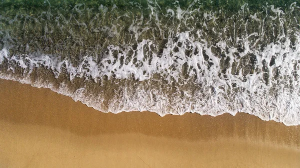 Top View Landscape Scene Waves Crashing Empty Tropical Beach — Stock Photo, Image