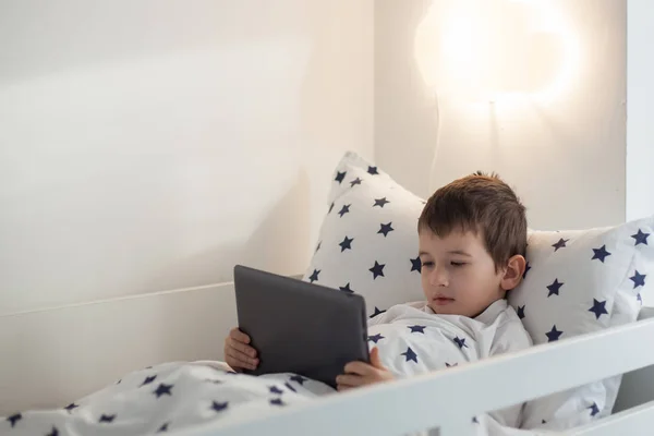 Little Boy Watching Digital Tablet Lying Bed Child Technology Concept — Stock Photo, Image