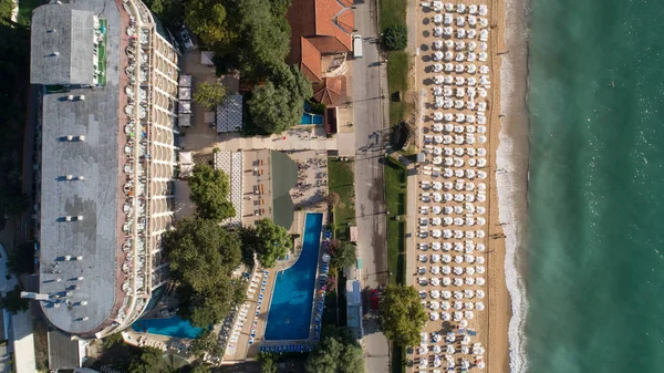 Toppen utsikt över stranden och hotell i Golden Sands, Zlatni Piasaci. Populära semesterorten nära Varna, Bulgarien — Stockfoto