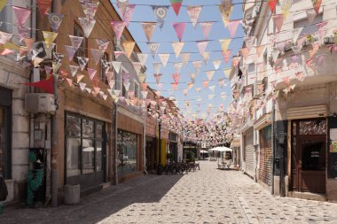 Plovdiv, Bulgaristan - 2 Temmuz 2017: Kapana ilçesindeki sokak, Plovdiv şehri, Bulgaristan. Filibe 2019'da Avrupa Kültür Başkenti olacak.