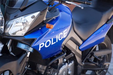 Mavi modern polis motosikleti