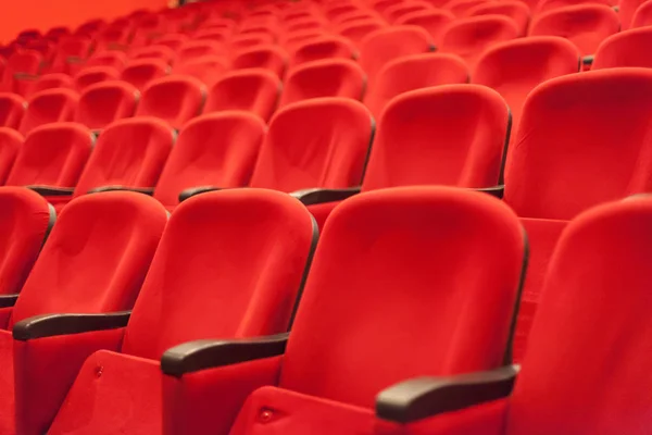 Asientos vacíos de cine o teatro rojo — Foto de Stock