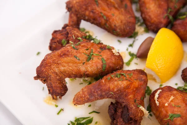 Alas de pollo. Deliciosas alitas de pollo fritas picantes — Foto de Stock