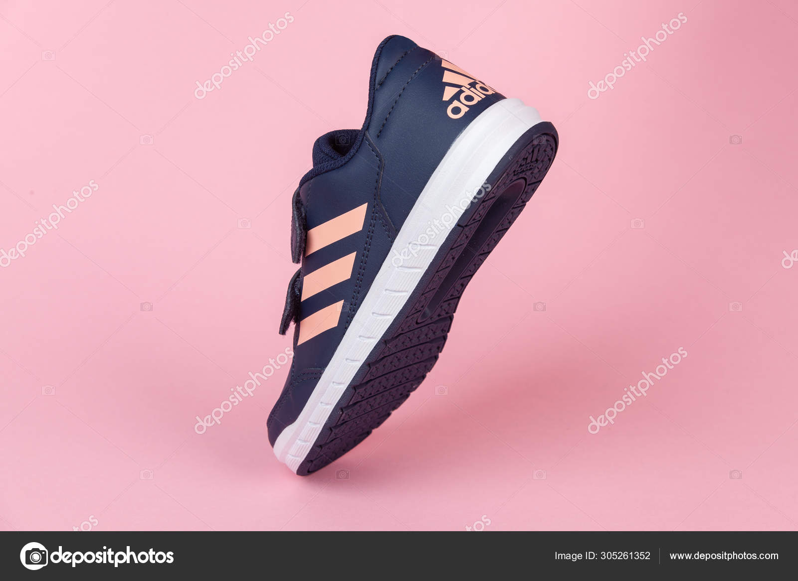 aften praktiserende læge enkel Varna , Bulgaria - AUGUST 13, 2019 : ADIDAS ALTA SPORT shoe, on pink  background. Product shot. Adidas is a German corporation that designs and  manufactures sports shoes, clothing and accessories – Stock Editorial Photo  © dechevm #305261352