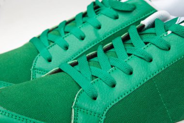 bir çift yeni yeşil ayakkabı closeup