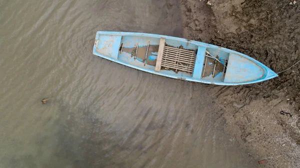 Einsames Fischerboot Auf Dem See Luftbild Draufsicht — Stockfoto