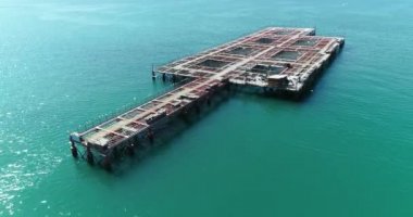 Midye çiftliğinin havadan görünüşü. Bulgaristan 'ın Kavarna kenti yakınlarında kabuklu deniz hayvanı yetiştiriciliği manzarası