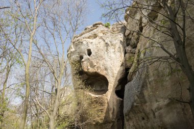 Bilinmeyen Bulgaristan. Royashki mağara manastırı Provadia Region, Bulgaristan. Antik Trakya Tapınağı 