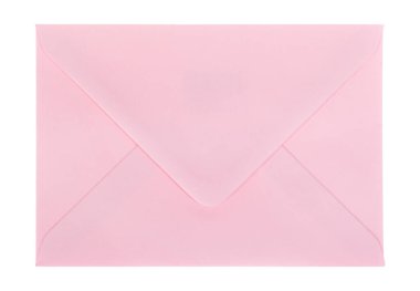 Pembe zarf beyaza izole edilmiş.