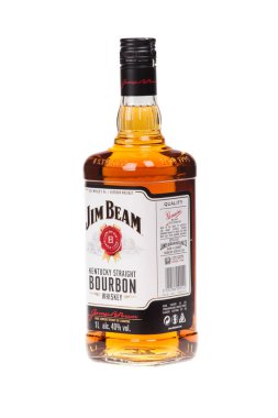 VARNA, BULGARIA - 17 Ağustos 2016: Beyazın üzerinde izole edilmiş bir şişe Jim Beam Bourbon 'un fotoğrafı. Jim Beam, Clermont, Kentucky 'de üretilen bir Amerikan viskisidir..