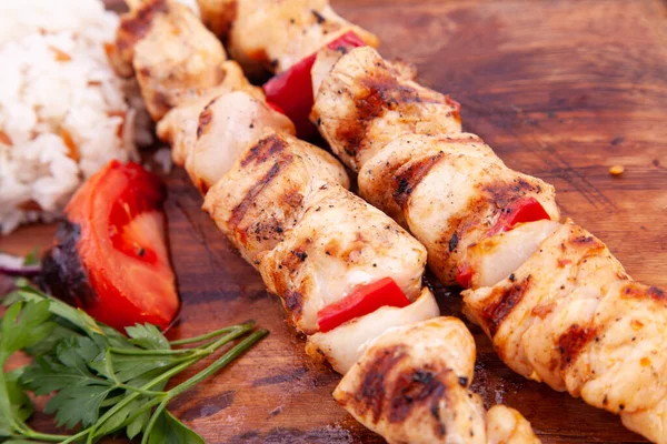 Close Chicken Skewers Wooden Board — Stock Photo, Image