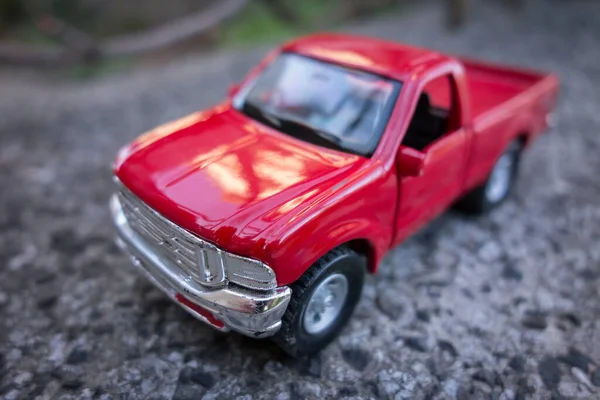 Red Pegar Caminhão Brinquedo Estrada Profundidade Campo Rasa — Fotografia de Stock