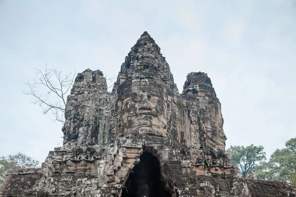 Siem Reap Stycznia 2015 Południowa Brama Angkor Thom Złożonych Pobliżu — Zdjęcie stockowe