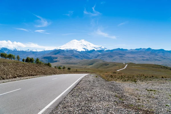 Vista Deslumbrante Paisagem Das Montanhas Cáucaso Perto Monte Elbrus Montanha — Fotografia de Stock