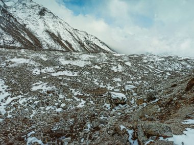 Himalaya, Nepal 'deki Everest Ana Kampı' nda güzel Khumbu buzulları manzarası. Himalaya manzarası ve dağ manzarası.