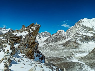 Himalaya, Nepal 'deki Everest Ana Kampı' nda güzel Khumbu buzulları manzarası. Himalaya manzarası ve dağ manzarası.