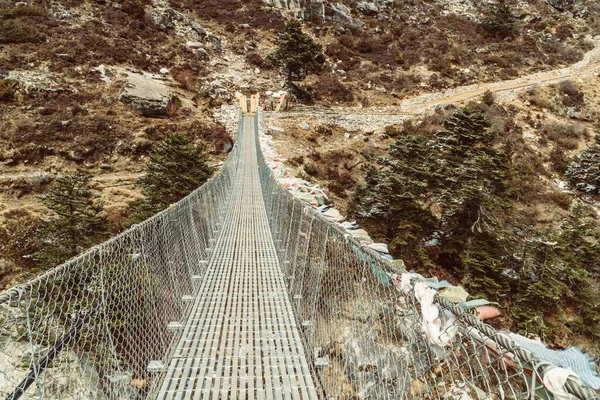 Atravessando Uma Ponte Suspensa Caminhada Acampamento Base Everest Himalaia Nepal — Fotografia de Stock