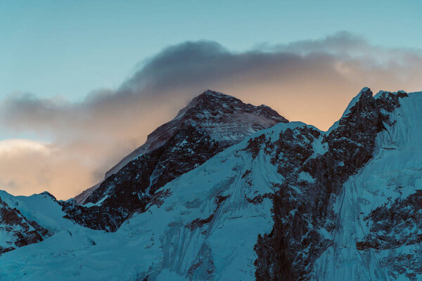 Beautifull Everest mountain landscape from the footpath on the Everest Base Camp trek in the Himalaya, Nepal. Everest and Lhotse view.