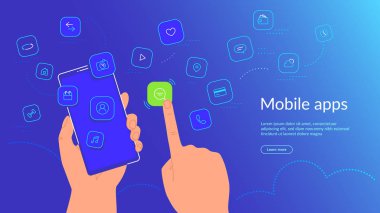 Akıllı telefonu tutan ve sohbet ve mesajlaşma mesajları için mobil uygulama simgesini seçen insan eli