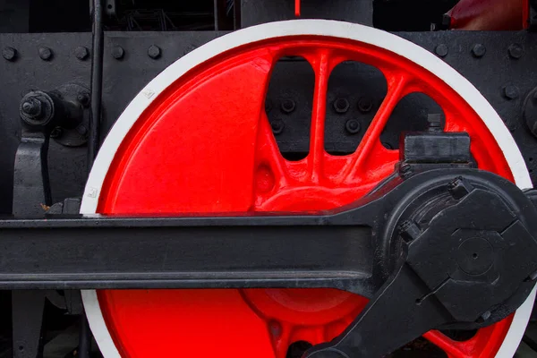 Eski Lokomotif Kırmızı Tekerlek Parçası Yaklaşıyor Kırmızılı Eski Motor Tekerleği Telifsiz Stok Fotoğraflar