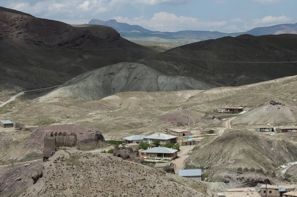 Khoshap kale vadiden bir görüntü. Köy Gyusselsi Doğu Türkiye