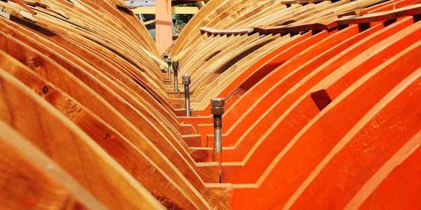 Stavba Lodí Výstavbě Tónovaný Fotografie Kýl Dřevěné Trámy Oranžové Dřevo — Stock fotografie