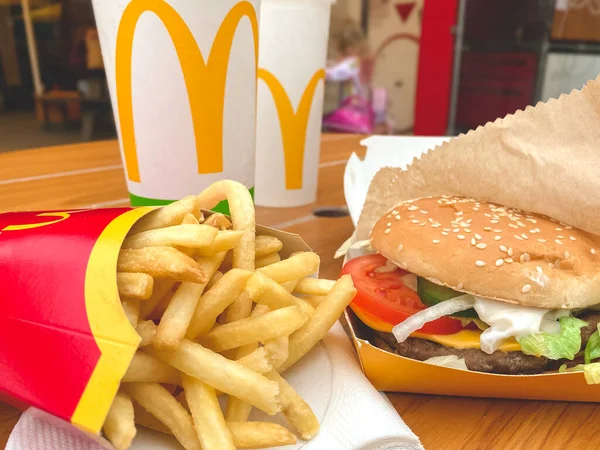 2014 Lviv Ukraine June 2020 Big Mac Menu French Burger — 스톡 사진