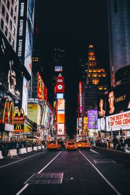 1 Kasım 2017. New York, ABD, Times Meydanı. En parlak turist sokağı. İyi geceler. Editör belgeseli.