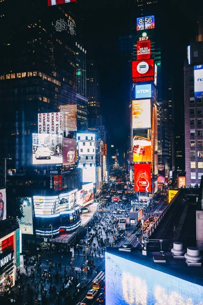 1 Kasım 2017. New York, ABD, Times Meydanı. En parlak turist sokağı. İyi geceler. Editör belgeseli.