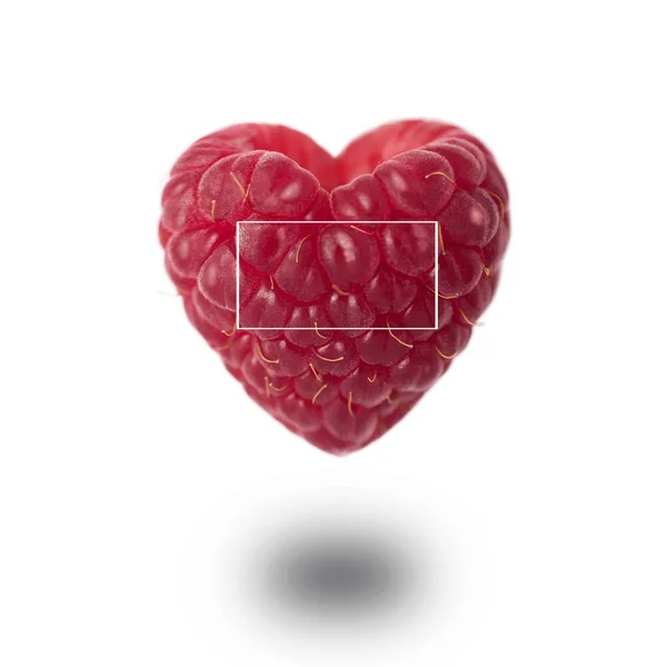 Hindbær i form af et hjerte på hvid baggrund - Stock-foto