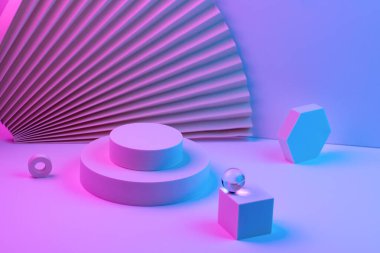 Podyumdaki geometrik şekiller piramidi, neon ışıklarıyla aydınlatılmış, yelpaze ve kağıdın arka planı ters açıyla aydınlatılmış. Kavram.