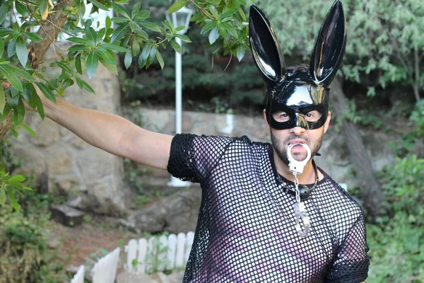 Närbild Porträtt Stilig Ung Man Gay Stolthet Kostym Med Kanin — Stockfoto