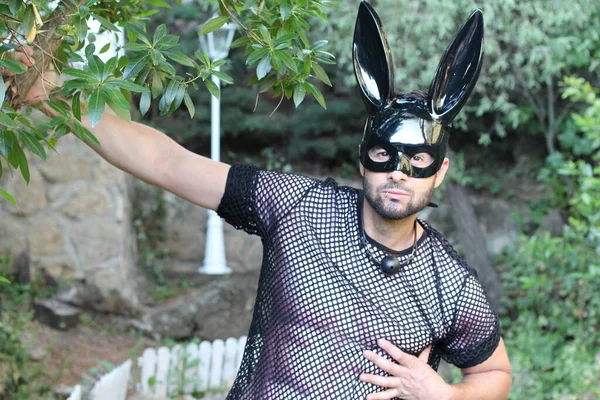 Primer Plano Retrato Guapo Joven Gay Orgullo Traje Con Conejo —  Fotos de Stock
