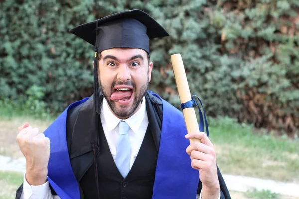 Close Retrato Belo Jovem Estudante Roupas Graduação Com Diploma Rolou — Fotografia de Stock