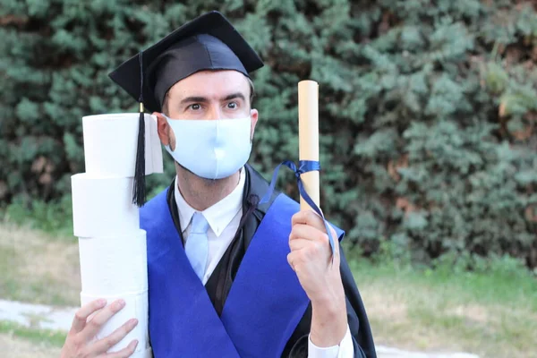 Portrait Gros Plan Beau Jeune Étudiant Vêtements Fin Études Tenant — Photo