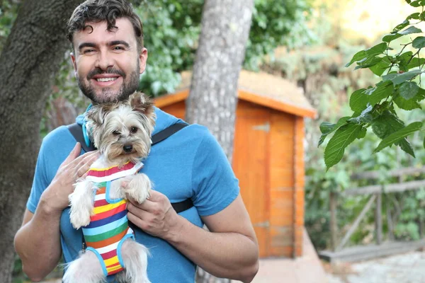 Close Retrato Belo Jovem Com Filhote Cachorro Bonito Rua — Fotografia de Stock